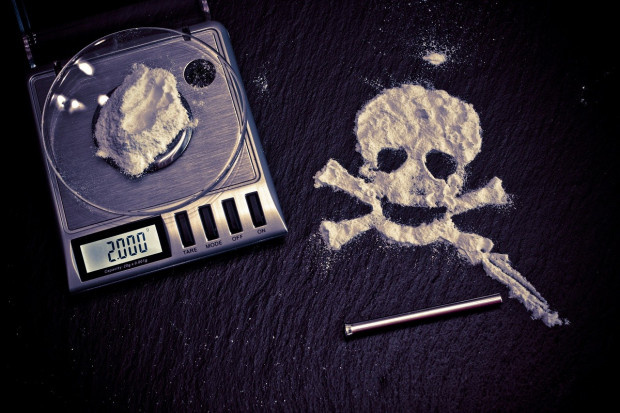 Opioid jest szczególnie niebezpieczny ze względu na jego właściwości toksyczne oraz dużą siłę działania – przyjmuje się, że jest 60 razy mocniejszy niż morfina (fot. Pixabay) GIS ostrzega: nowy niebezpieczny opioid na polskim rynku – etazen