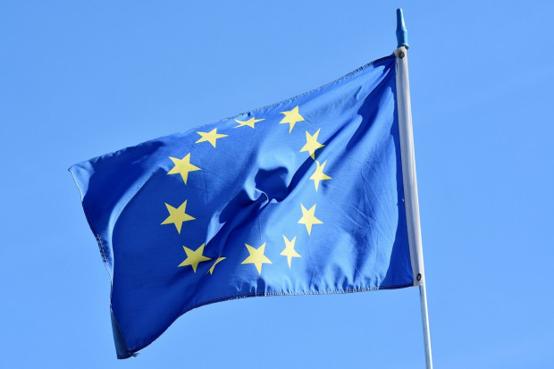 UE wzywa państwa członkowskie do przyspieszenia szczepień