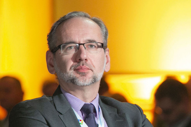 Farmaceuci gratulują Adamowi Niedzielskiemu (Fot. Archiwum) Właściwa osoba na trudne czasy? Farmaceuci gratulują Adamowi Niedzielskiemu