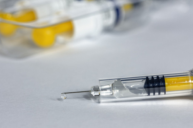 EMA: ruszyła procedura oceny szczepionki przeciwko COVID-19