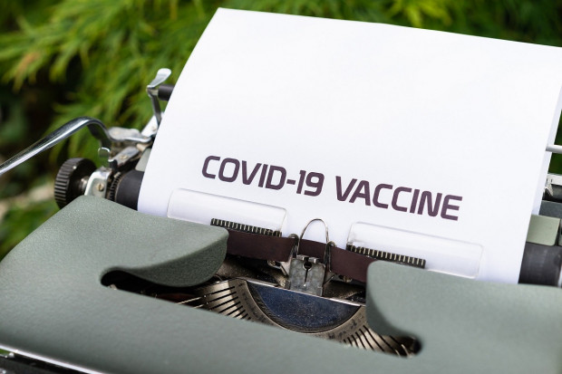 MZ wyjaśnia procedurę zgłoszenia się na szczepienie p/ COVID