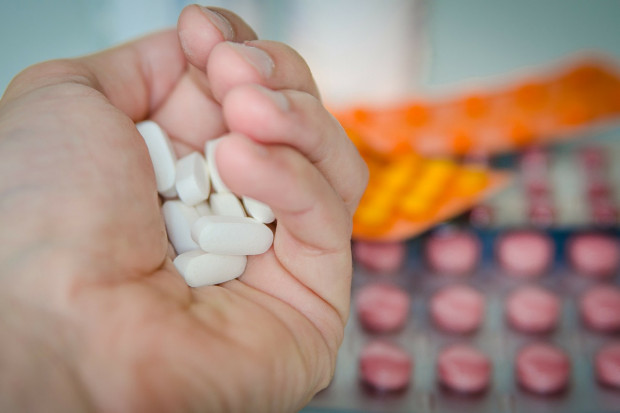Darmowe leki dla seniorów znikną z aptek? Wiceminister uspokaja