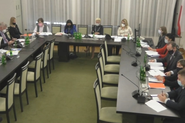 Senatorowie przyjęli kilka poprawek do ustawy o zawodzie farmaceuty (fot. screen) Senacka komisja zdrowia: zmiany w dwóch kluczowych obszarach UoZF