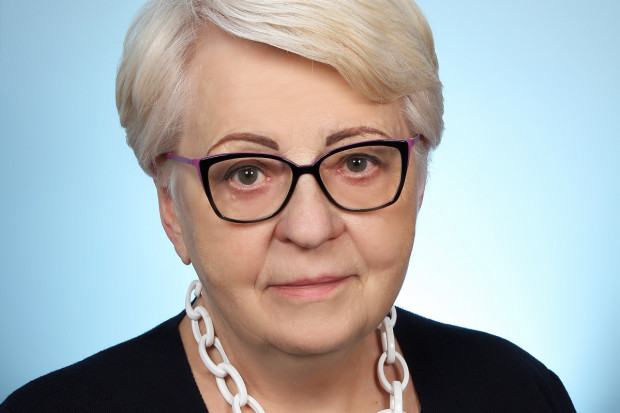 Irena Rej apeluje do ministra zdrowia o zmiany w zakresie wystawiania recept na bezpłatne leki dla seniorów 75 plus przez specjalistów (fot. IR Izba Gospodarcza Farmacja Polska) Receptę od specjalisty senior "przepisuje" na bezpłatną u lekarza rodzinnego