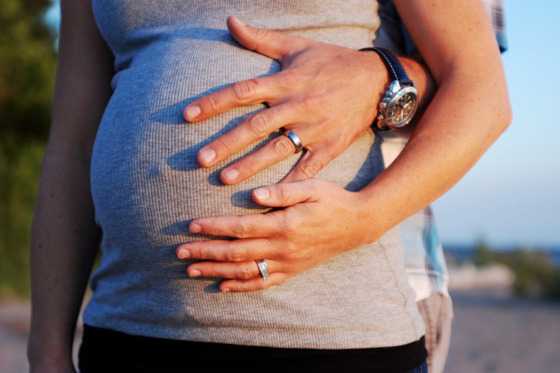 Kobiety ciężarne zakażone SARS-CoV-2 częściej rodzą dzieci przed czasem