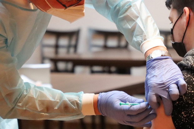 Nowy Jork: szczepienia personelu medycznego nie będą już dobrowolne