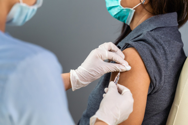 CeZ: potwierdzenie szczepienia p/ COVID-19 ważne przez rok