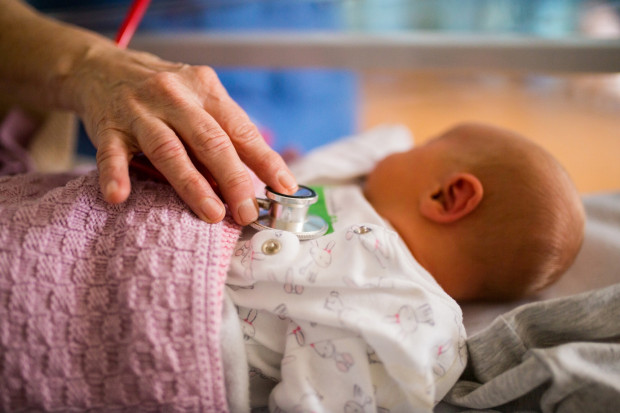 Czy zaszczepiona ciężarna urodzi uodpornione na covid dziecko?