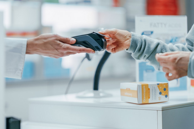 Pacjenci więcej dopłacili do leków refundowanych Fot. ShutterStock Data dodania: 19 grudnia 2022 PEX. Luty w aptekach: niższa refundacja, wzrost odpłatności pacjenta