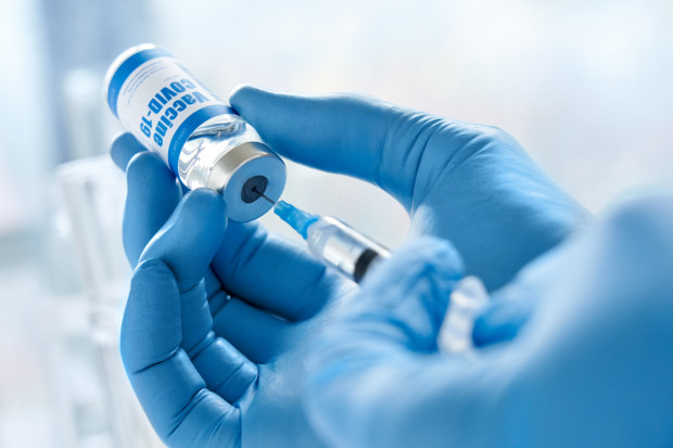 Włochy nie przedłużą kontraktów na 2022 rok na wektorowe szczepionki przeciwko COVID-19