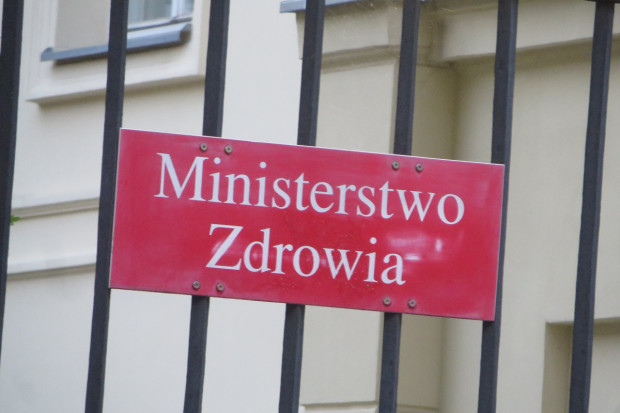 Resort podał kolejną informację o zachorowaniach i zgonach pracowników medycznych (fot. LJ) MZ: 13 farmaceutów ofiarami covid-19