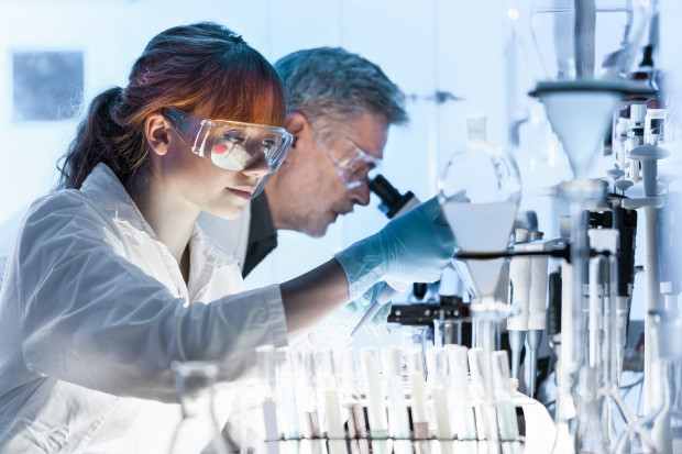 Nigdy wcześniej też szczepionki nie były wprowadzane na rynek tak szybko Fot. ShutterStock Data dodania: 20 grudnia 2022 Kolejne szczepionki na grypę będą już w technologii mRNA?
