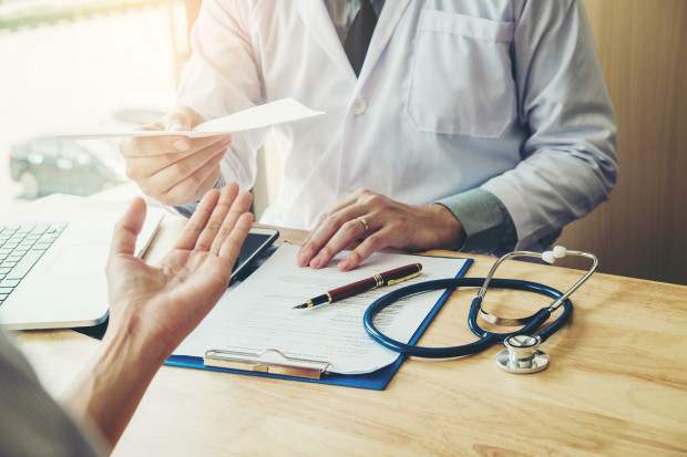Jeśli nie będzie medyków, nie będzie leczenia. Kto wtedy pomoże chorym? - pytają autorzy listu Fot. ShutterStock Data dodania: 21 grudnia 2022 Organizacje medyczne wskazują pacjentom wspólnego wroga